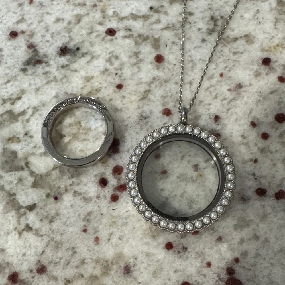Origami Owl Pearl face, Silver Living Locket and Necklace & Interchangeable Ring - Picture 3 of 5